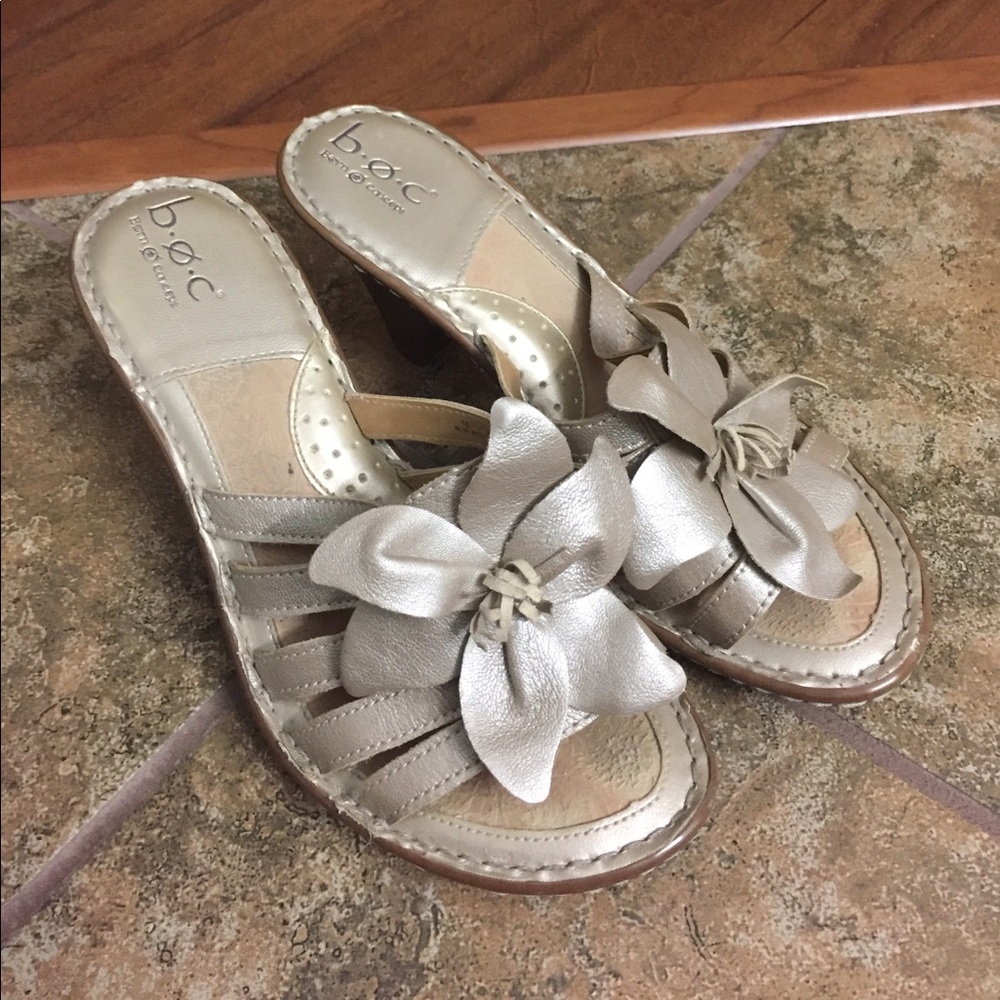 b.o.c. metallic beige floral slip-on sandals
